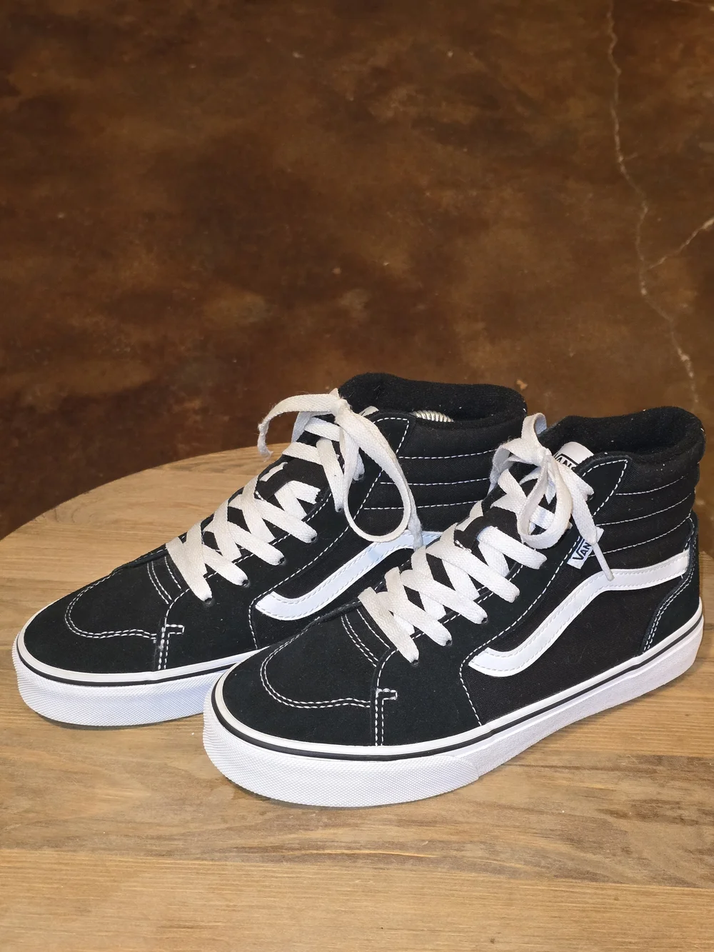 VANS Sk8-Hi Classic Black & White High Top Sneakers Youth Size 6